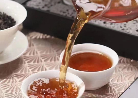 Wuyi rock tea is oolong tea, produced in Wuyi Mountain in northern Fujian, tea trees grow in rock crevices