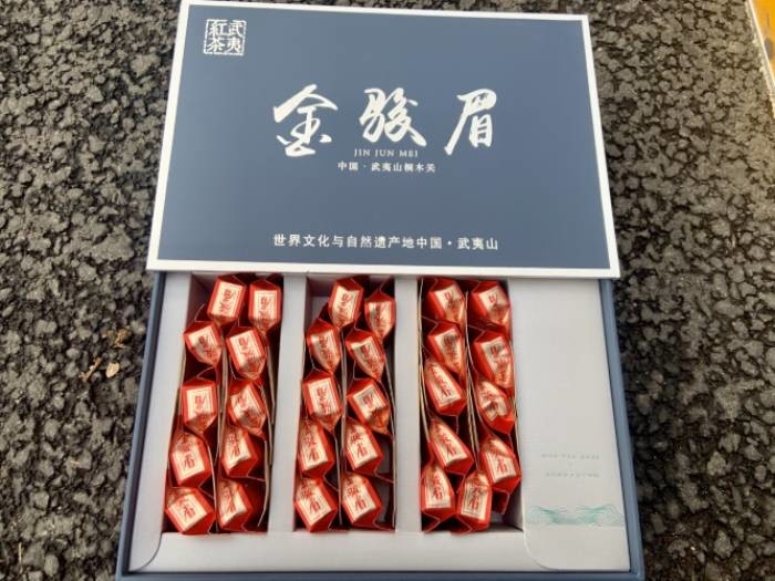 Jinjunmei tea, a branch of black tea in Zhengshan, originated from Tongmu Village, Wuyishan City, Fujian Province. Led b