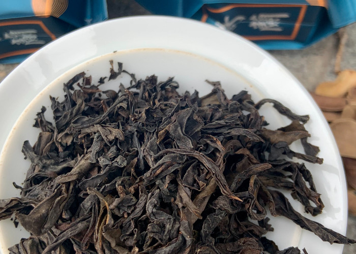 Smoky Lapsang Races Tea with Brewing Temperature 95-100°C and Brewing Time 3-5 Minutes